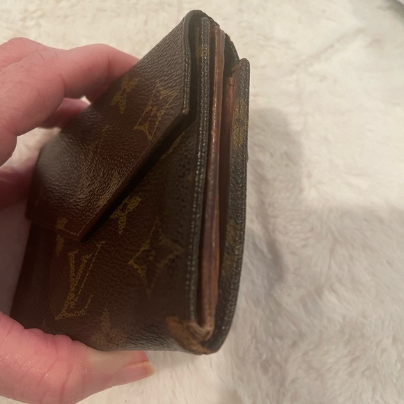 Authentic Vintage Louis Vuitton Elise Wallet - Picture 7 of 8